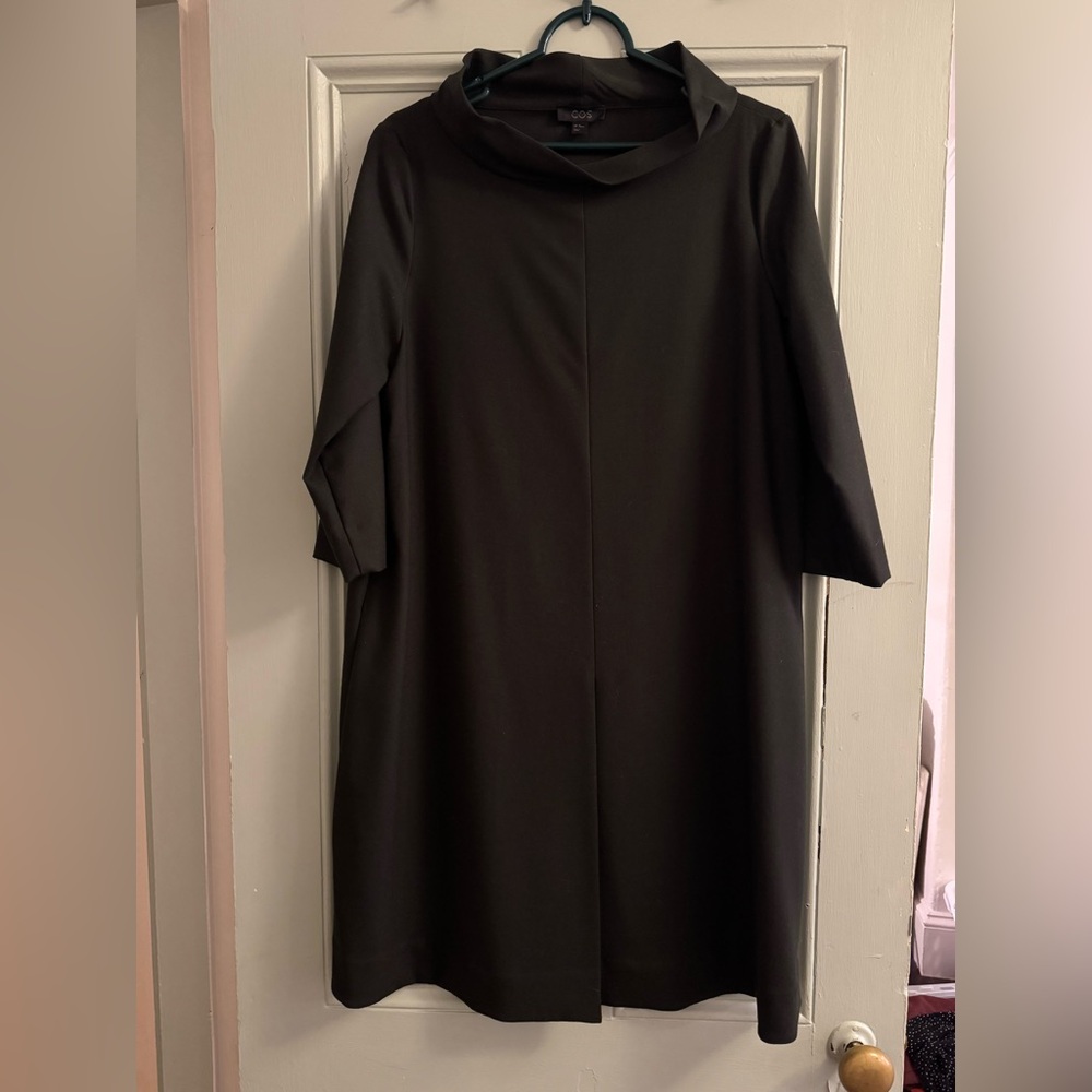Cos wool dress in hunter green. European size 40. Worn once.